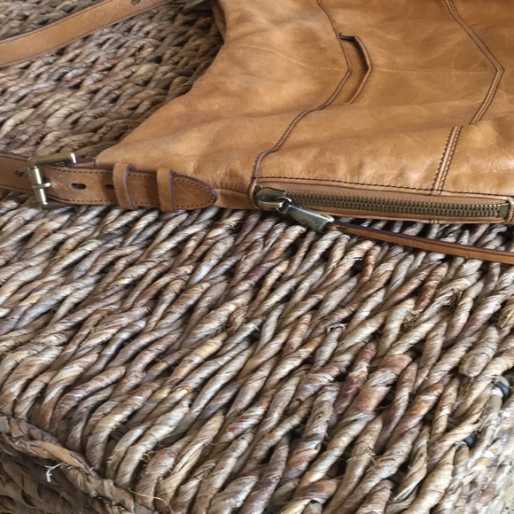 HOBO bag. Tan distressed leather. Hobo style. 12” x 15”. Very nice condition!! - Picture 4 of 9